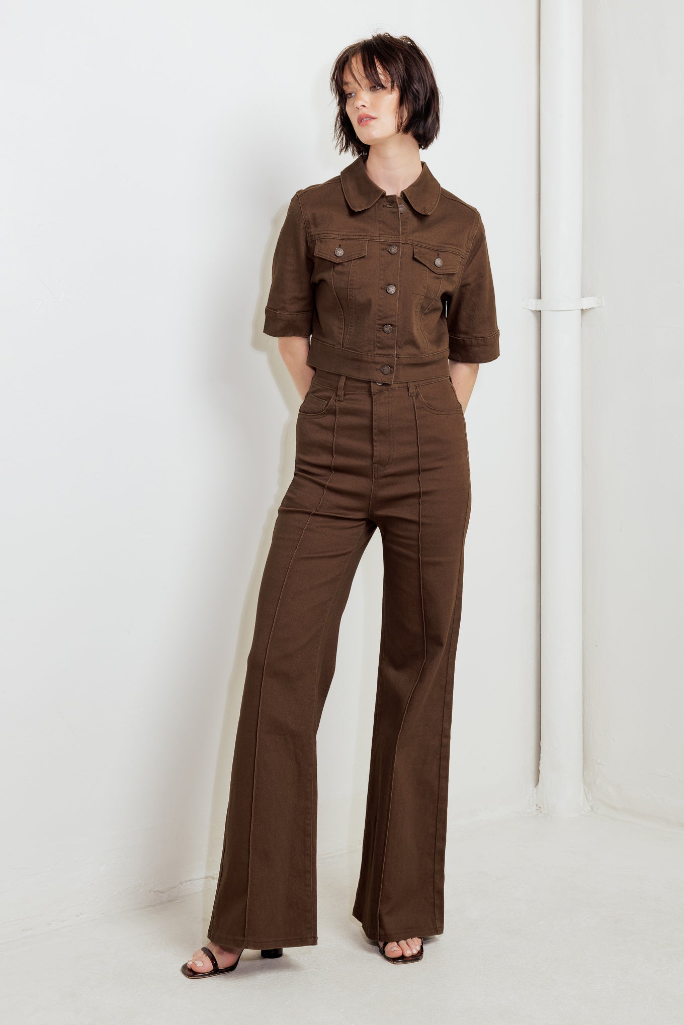 A solid twill pant featuring front closure and pockets.