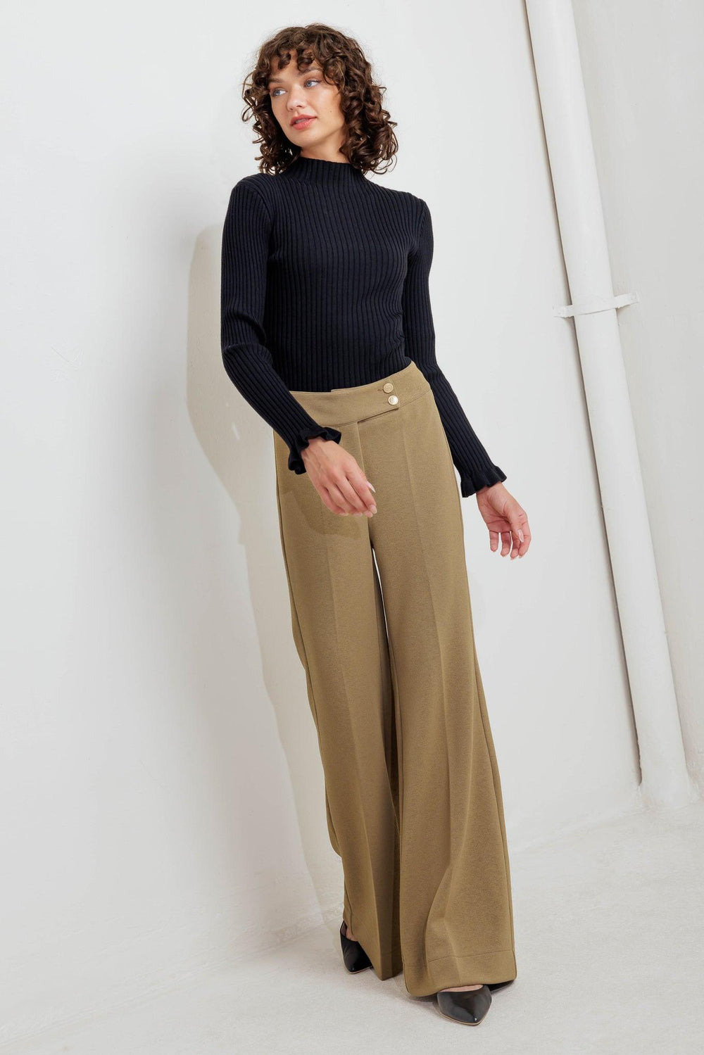 RUNWAY TO REALWAY KNIT PANTS.