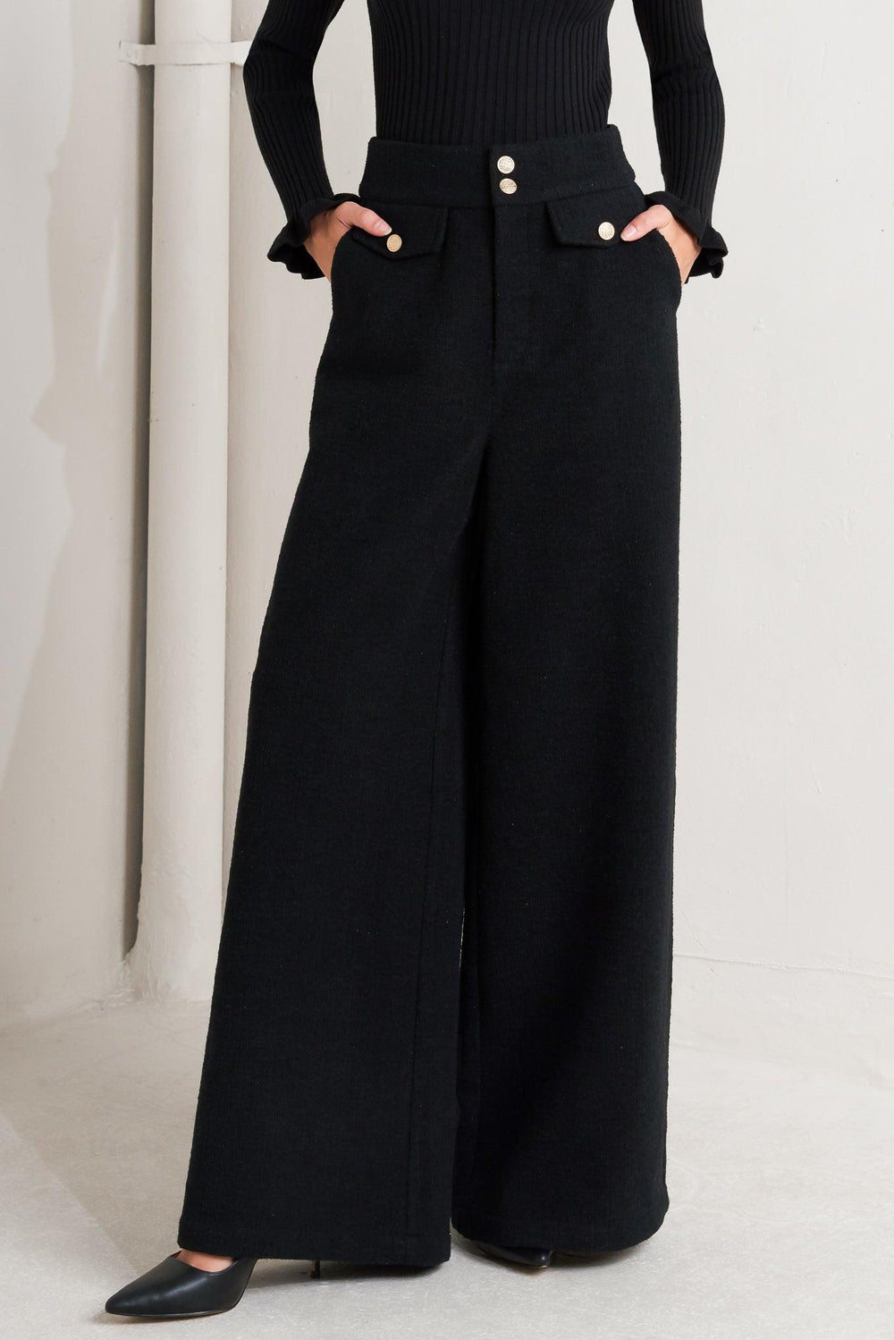 A woven pant with front closure and wide leg.