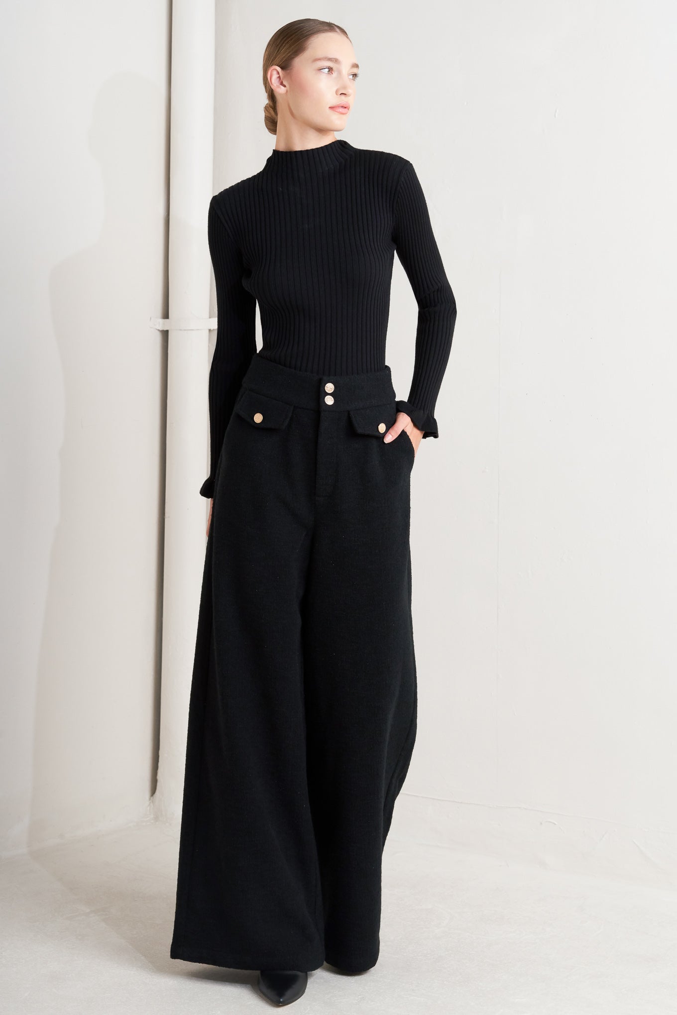 A woven pant with front closure and wide leg.