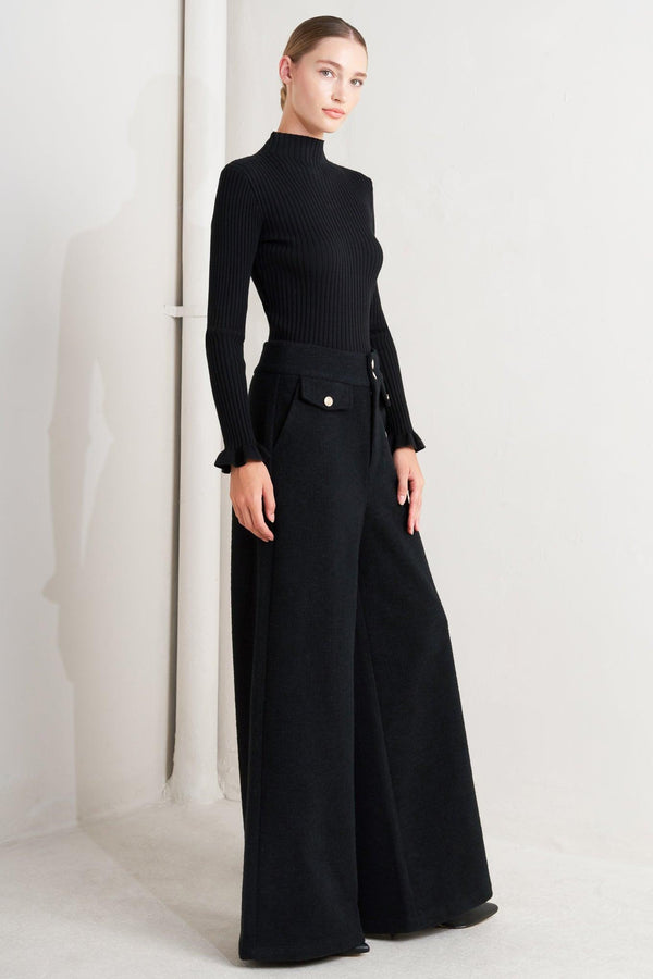 A woven pant with front closure and wide leg.