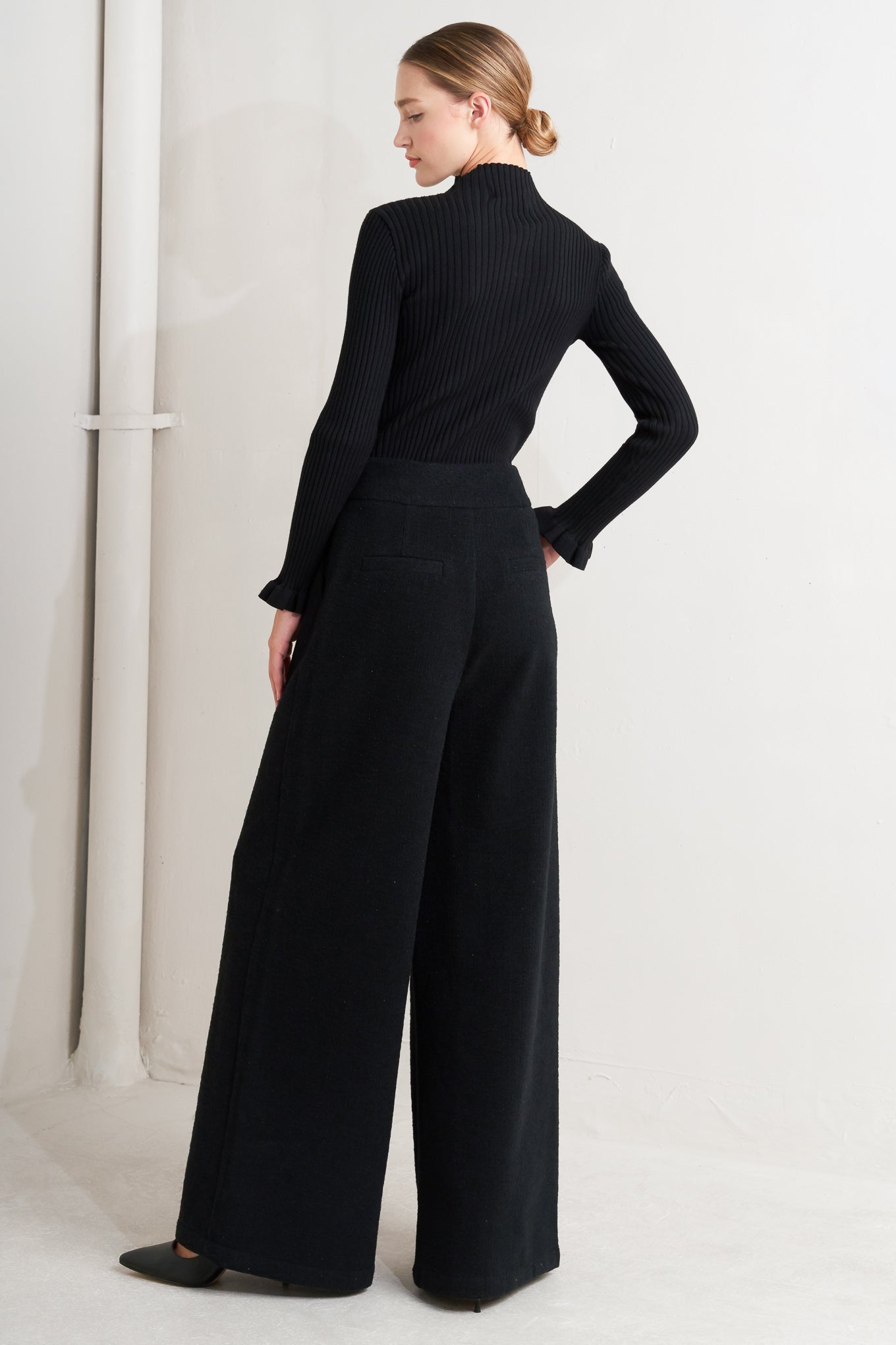 A woven pant with front closure and wide leg.
