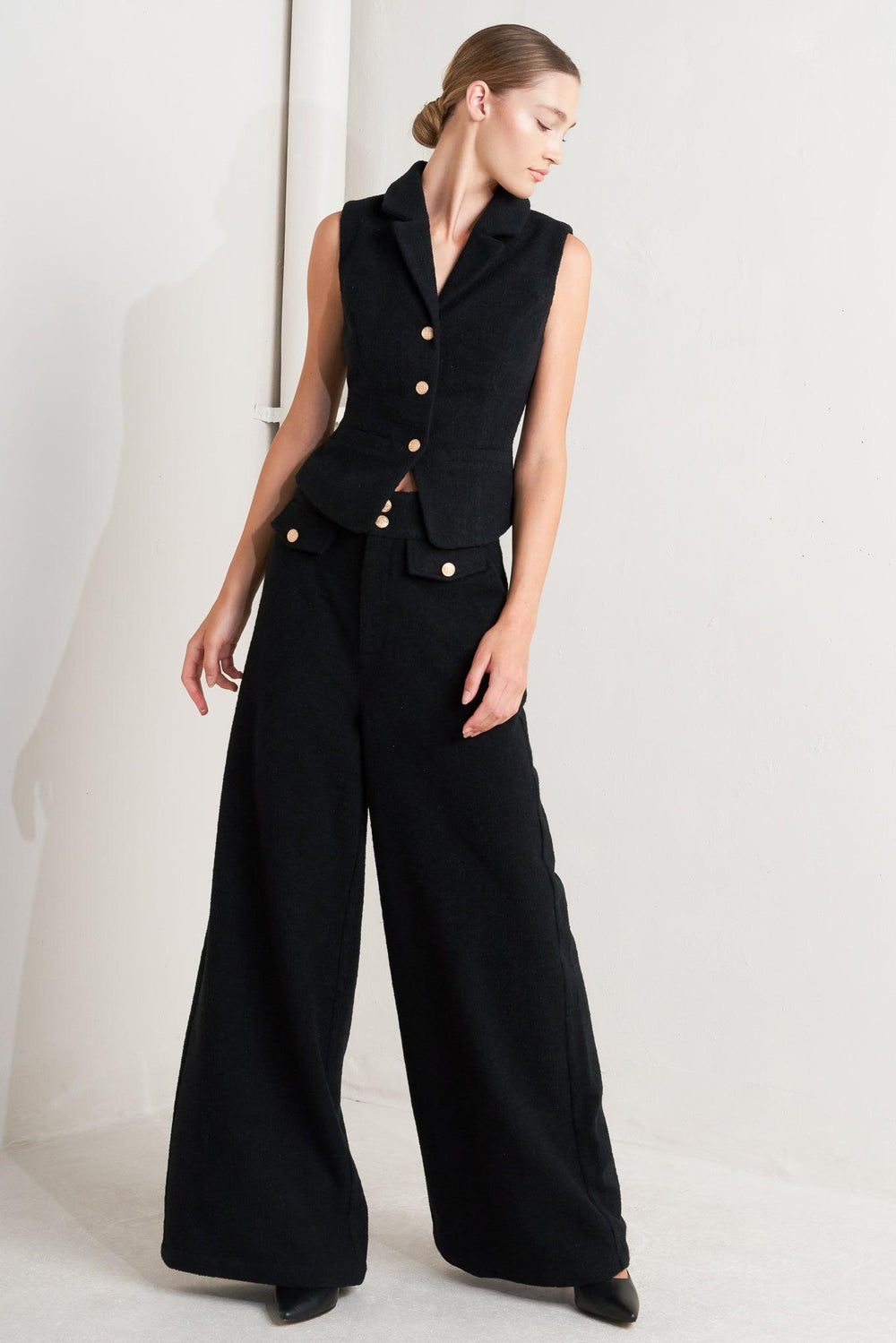 A woven pant with front closure and wide leg.