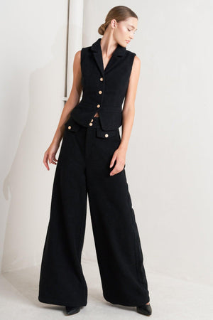 A woven pant with front closure and wide leg.