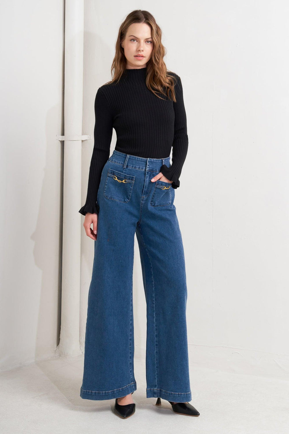 TIMELESS BLUE DENIM PANTS.