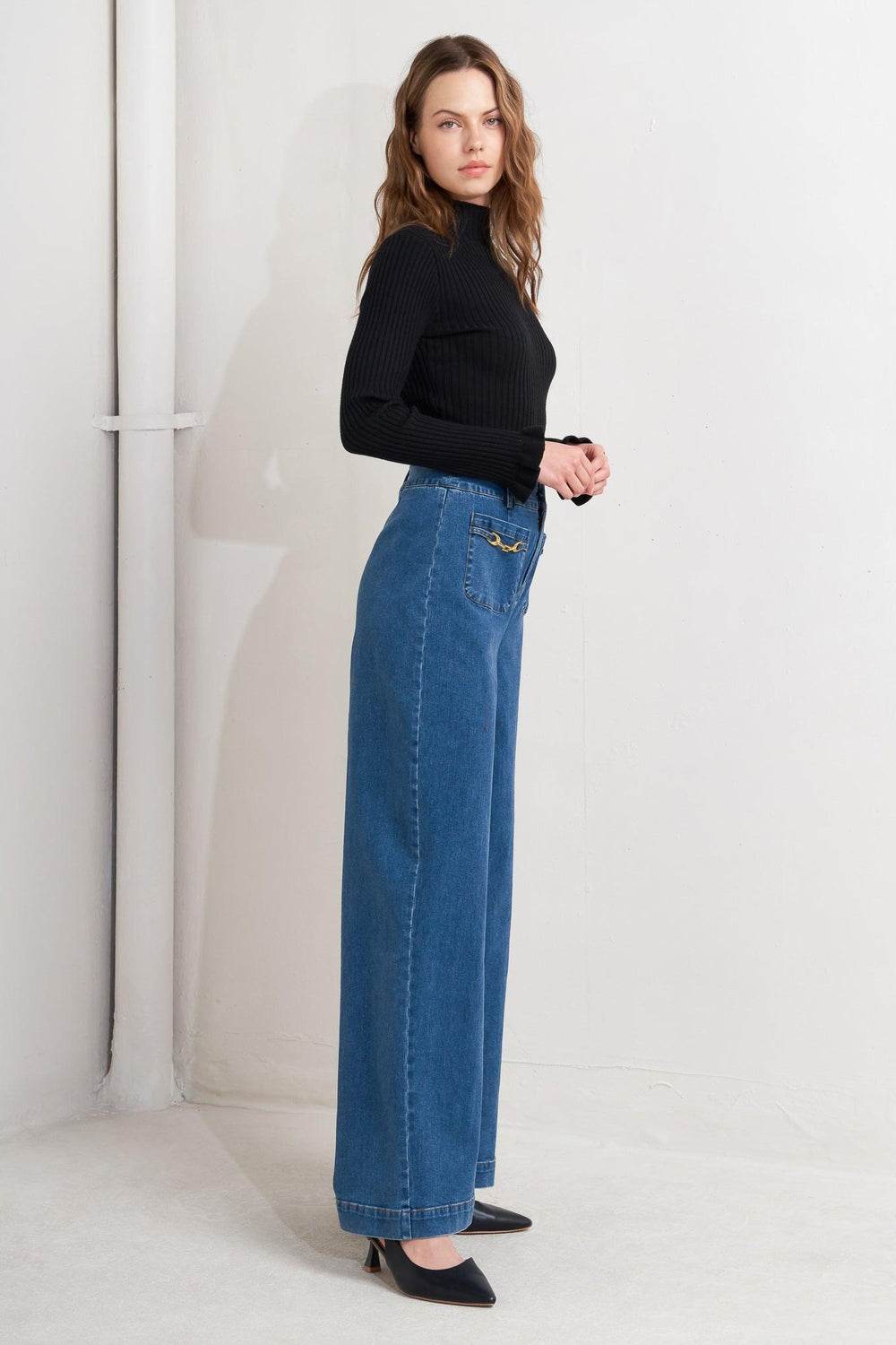 TIMELESS BLUE DENIM PANTS.