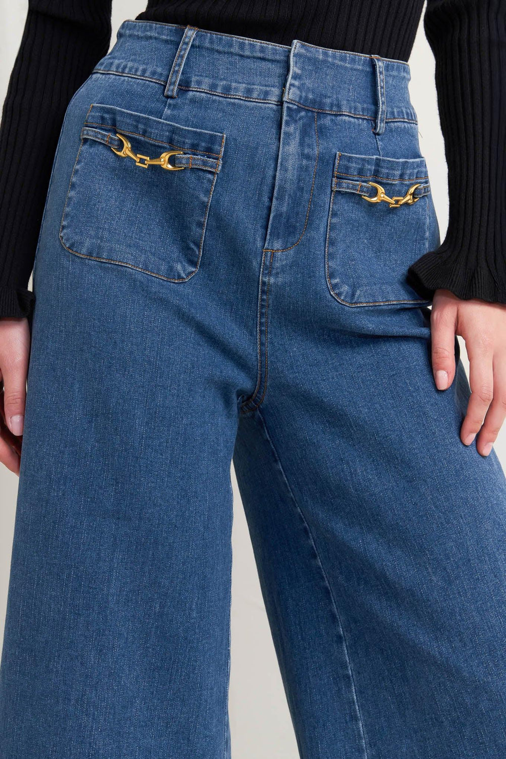TIMELESS BLUE DENIM PANTS.