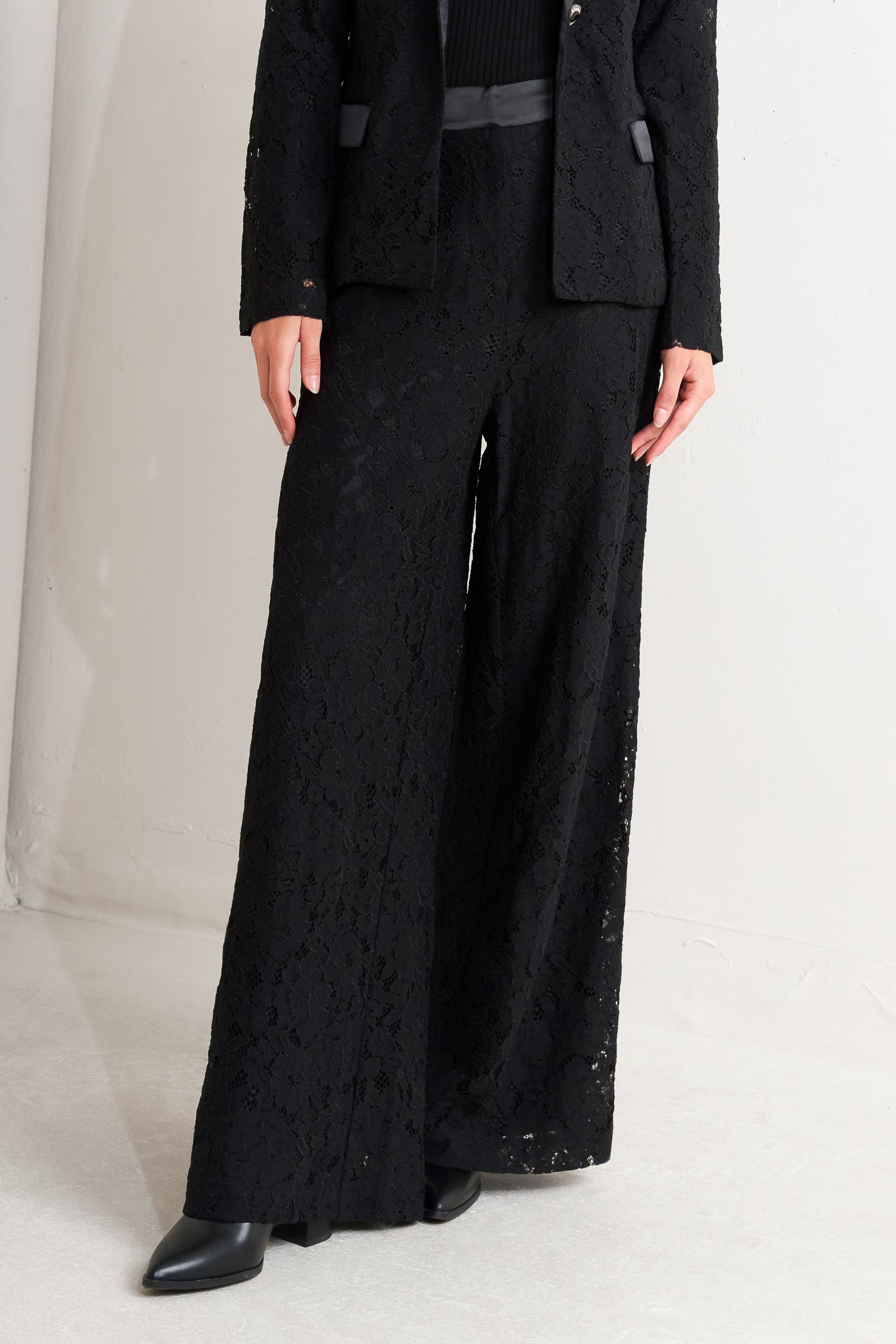 A woven lace pant featuring front closure and wide leg.