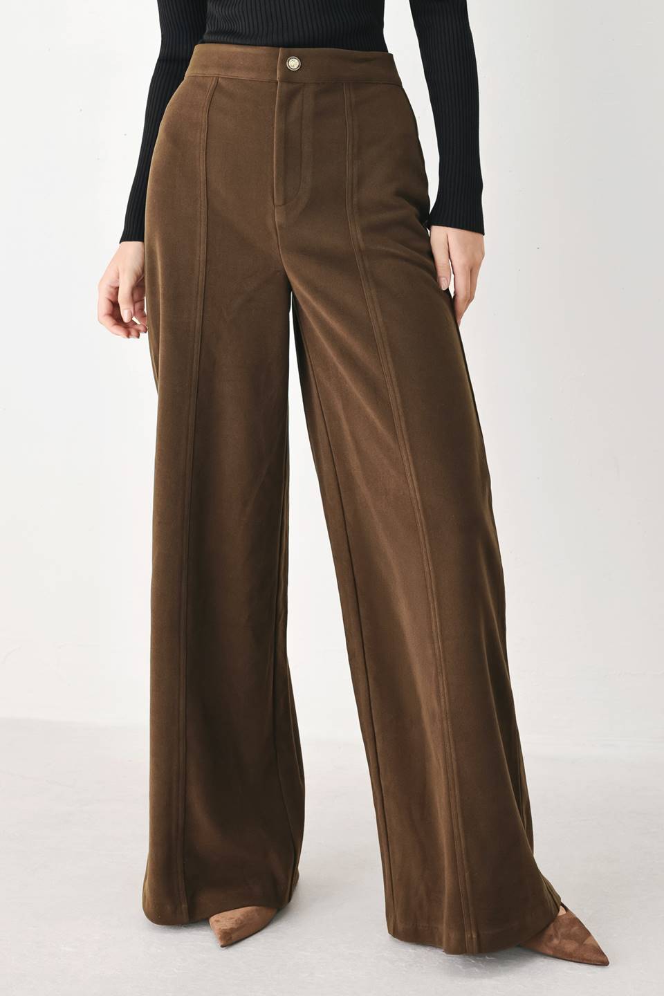 A model wearing high-waisted, wide-leg brown trousers with a corduroy-like texture | FREEMARKET