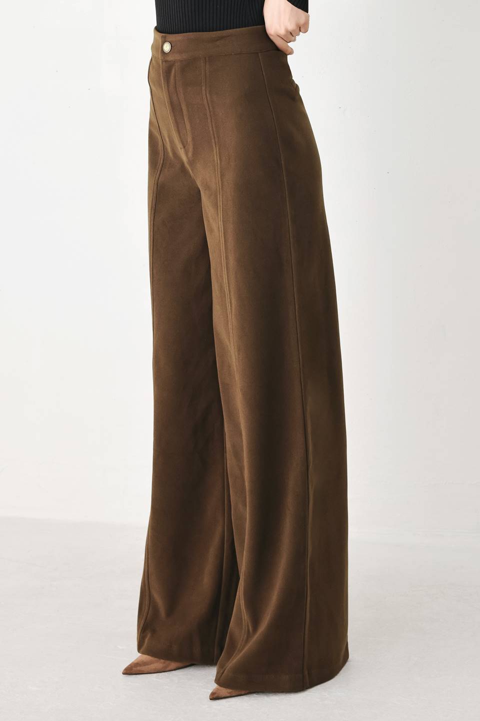 A model wearing high-waisted, wide-leg brown trousers with a corduroy-like texture | FREEMARKET