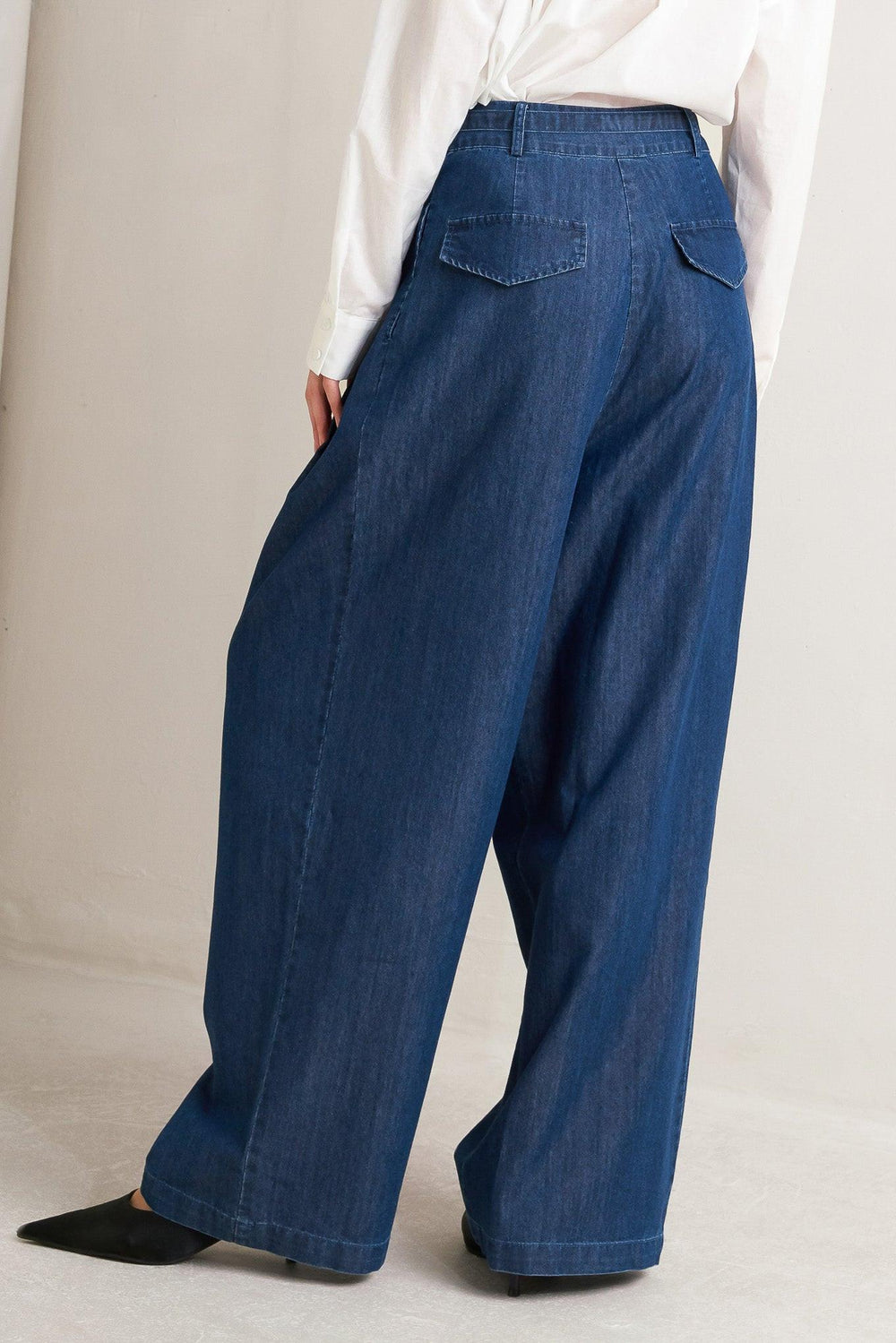 RELAXED TAILORED DENIM LOOSE FITTING PANTS.
