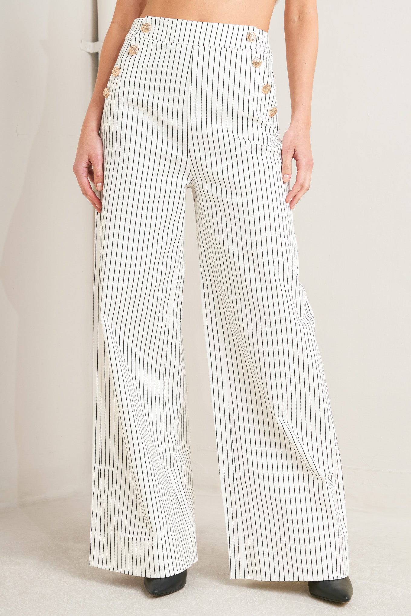 
A striped woven pant featuring side button detail, pockets, wide leg and back zipper closure. Matching top FT1789B

Details:

Self : 97% Cotton 3% Spandex

Size &amp; Fit

- Model is 5`8" And Wearing Size Small
- Measurements Taken From Size Small
- Approx. Length: 44" FLYING TOMATO