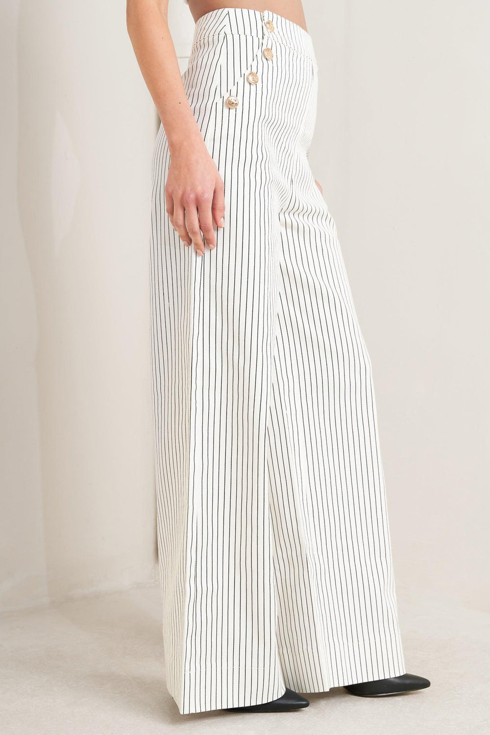 EFFORTLESS FORM STRIPE WOVEN PANTS.