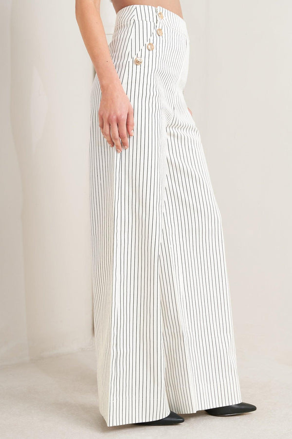 EFFORTLESS FORM STRIPE WOVEN PANTS.