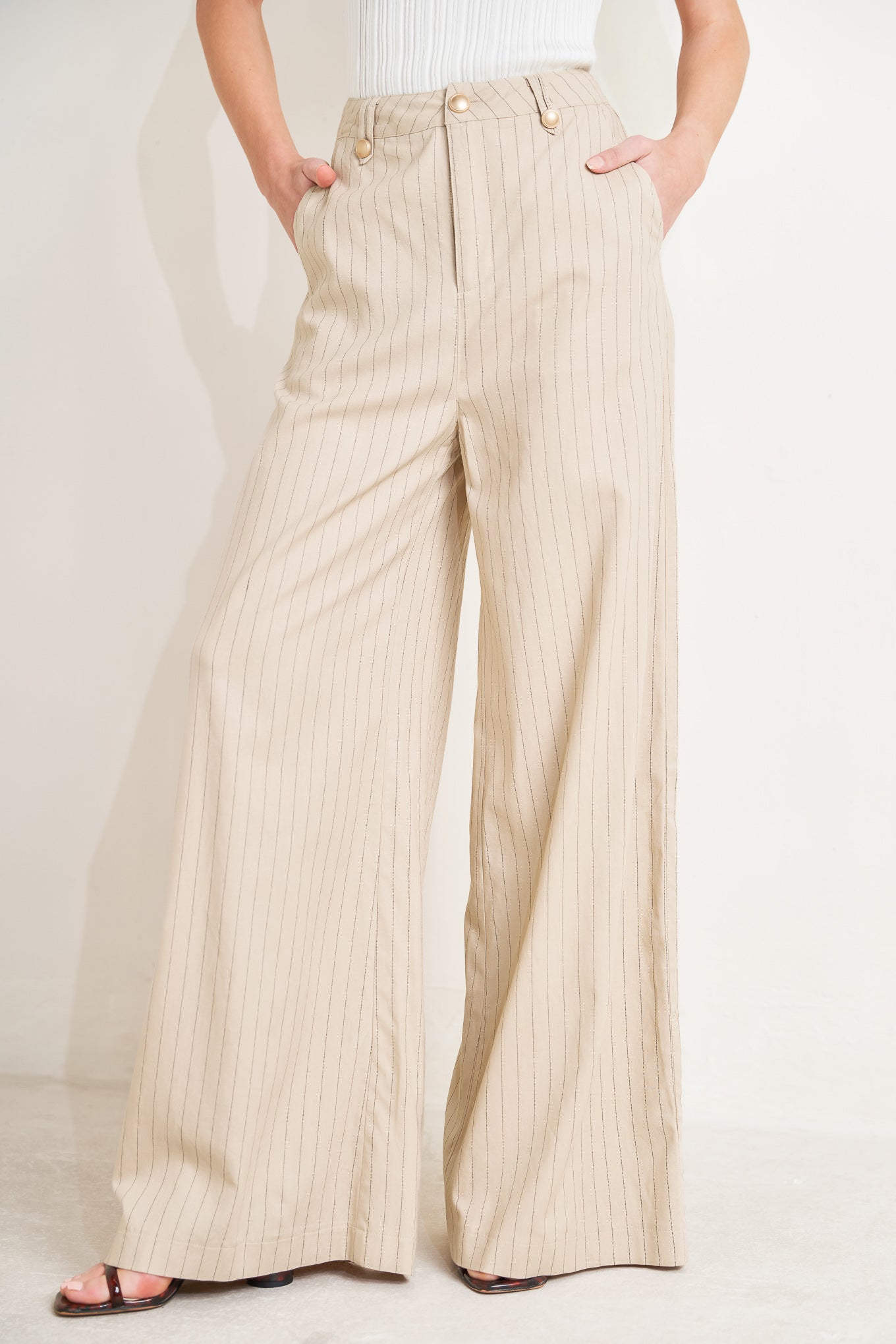 
A striped woven pant featuring front closure, pockets and wide leg.

Details:

Self : 65% Rayon 30% Linen 5% Polyester

Size &amp; Fit

- Model is 5`8" And Wearing Size Small
- Measurements Taken From Size Small
- Approx. Length: 44"