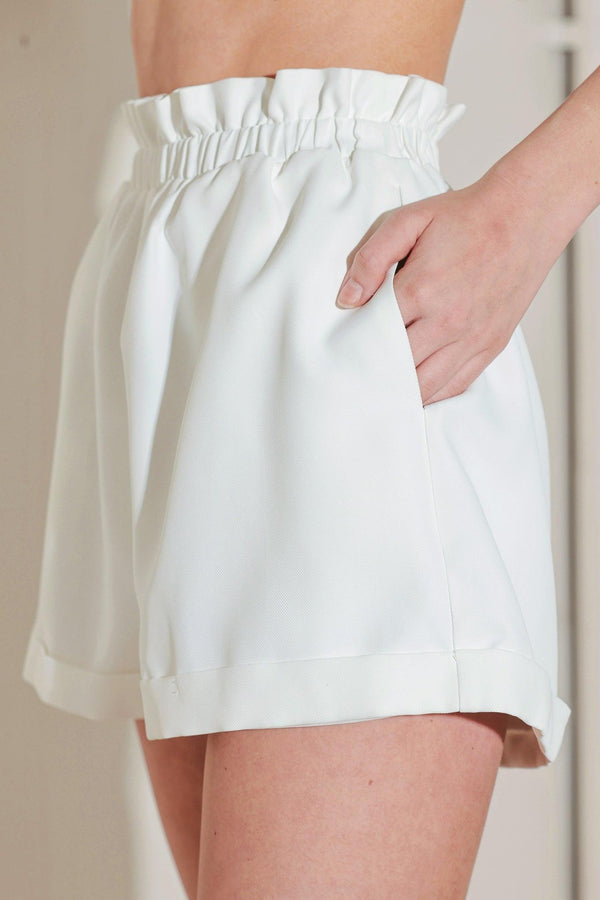 SUMMER ICON MODE WOVEN SHORTS.