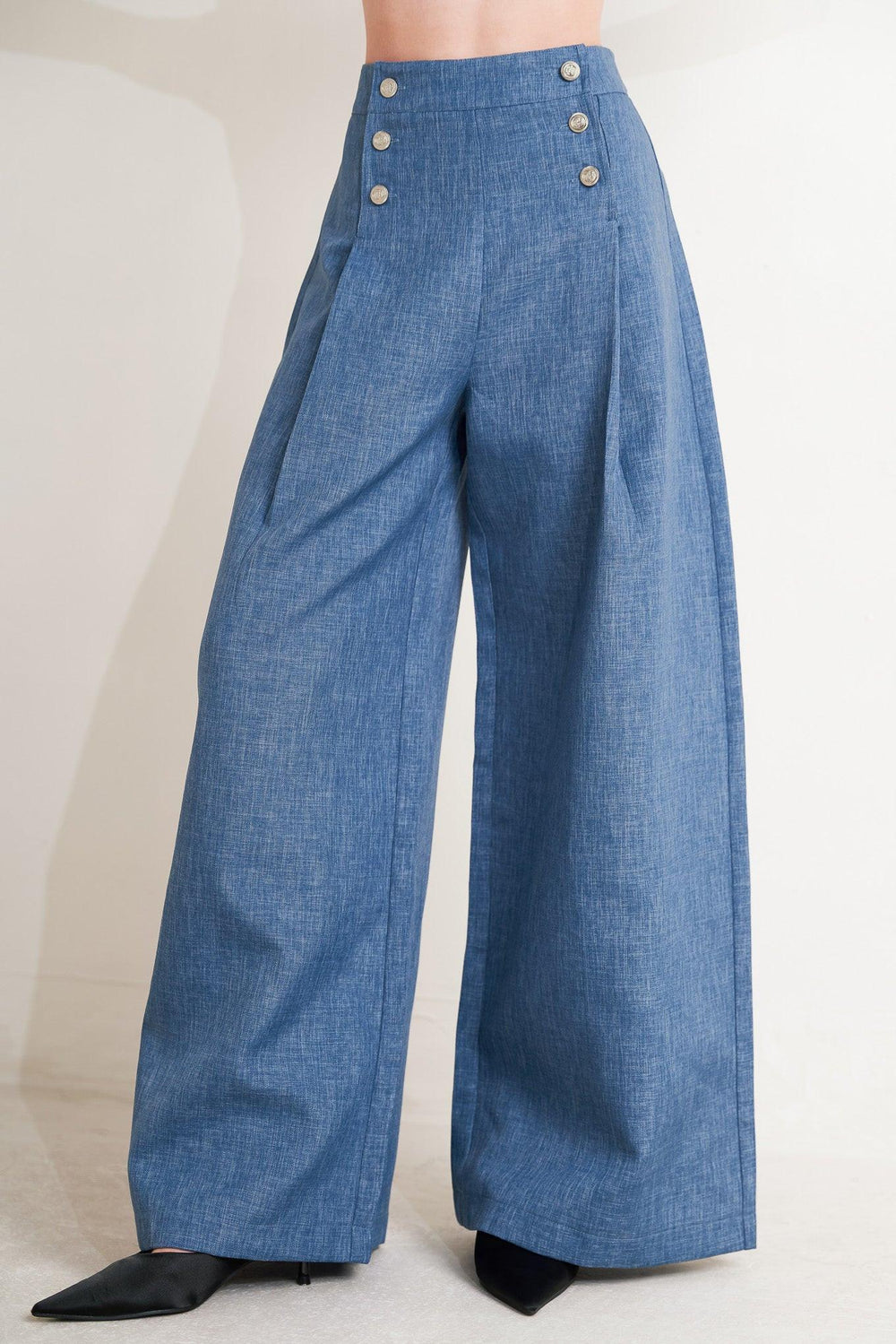 
A solid woven pant featuring front button closure, side pockets and wide leg. Matching vest FJ1362B

Details:

Self : 100% Polyester

Size &amp; Fit

- Model is 5`8" And Wearing Size Small
- Measurements Taken From Size Small
- Approx. Length: 43"