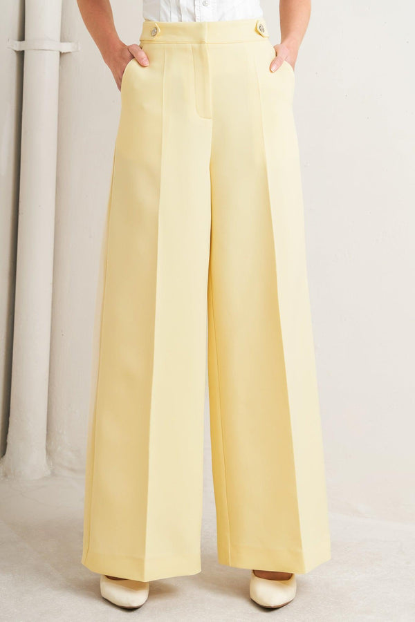 
A solid woven pant featuring front closure, side tab detail and wide leg.&nbsp;
Matching top FT1761B

Details:

Self : 96% Polyester 4% Spandex

Size &amp; Fit

- Model is 5`8" And Wearing Size Small
- Measurements Taken From Size Small
- Approx. Length: 44" Flying Tomato