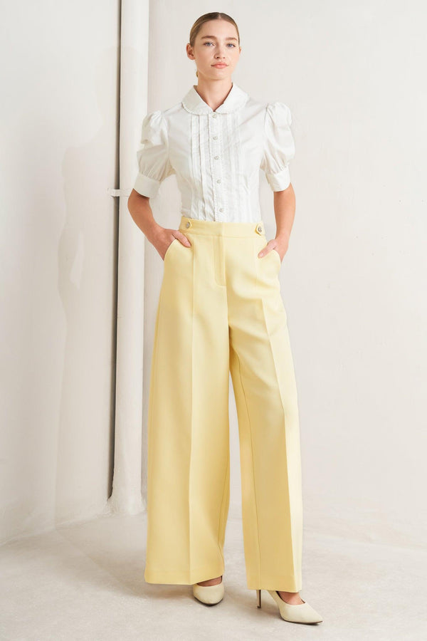 
A solid woven pant featuring front closure, side tab detail and wide leg.&nbsp;
Matching top FT1761B

Details:

Self : 96% Polyester 4% Spandex

Size &amp; Fit

- Model is 5`8" And Wearing Size Small
- Measurements Taken From Size Small
- Approx. Length: 44" Flying Tomato