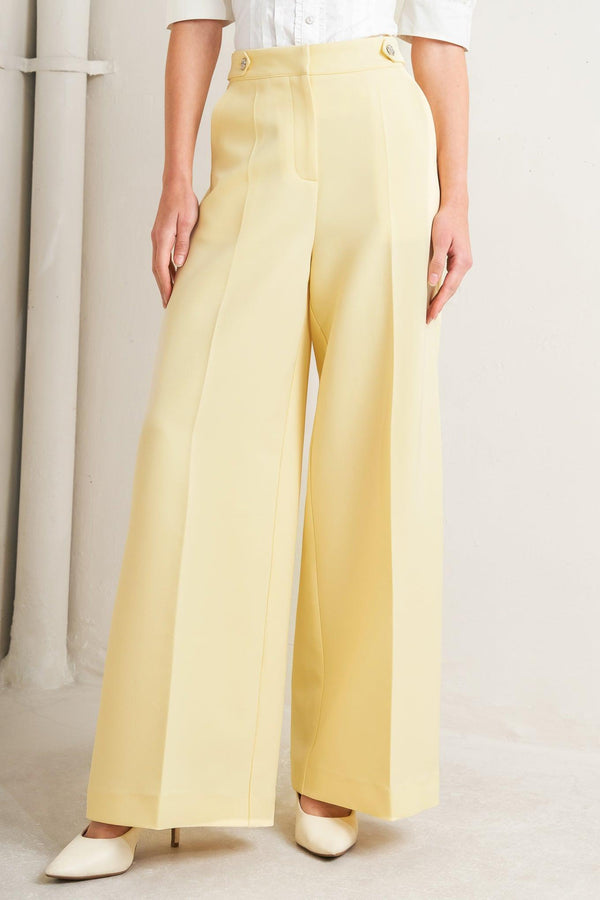 
A solid woven pant featuring front closure, side tab detail and wide leg.&nbsp;
Matching top FT1761B

Details:

Self : 96% Polyester 4% Spandex

Size &amp; Fit

- Model is 5`8" And Wearing Size Small
- Measurements Taken From Size Small
- Approx. Length: 44" Flying Tomato