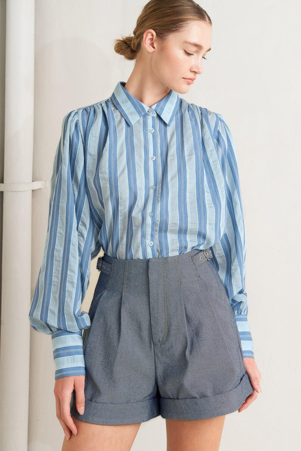 CONFIDENTLY COOL TAILORED WOVEN SHORT.