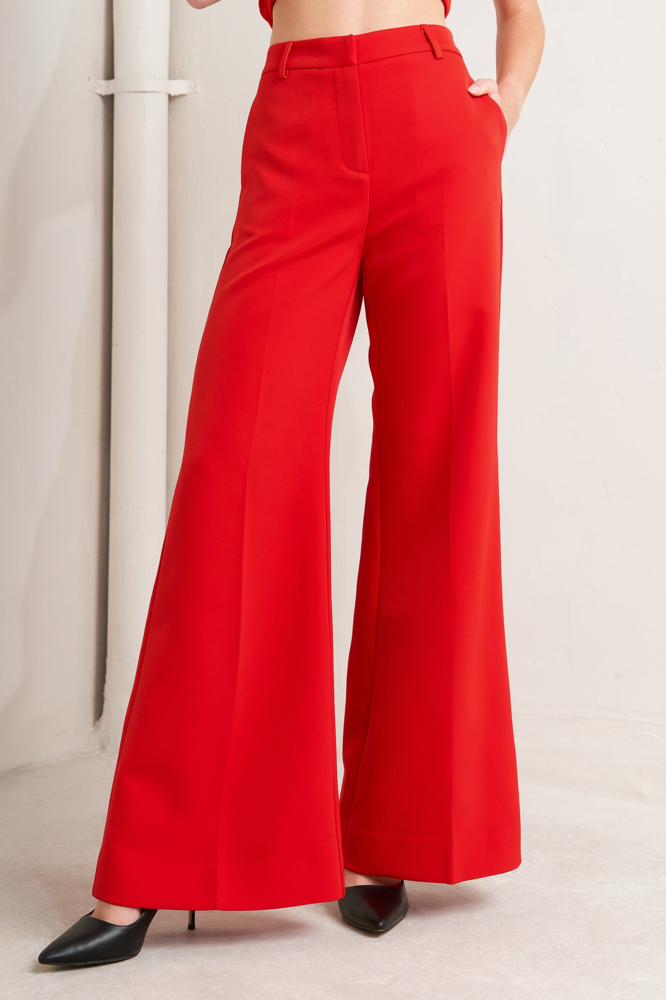 A solid woven pant with front closure and side pockets. Matching top FT1762-B

Details:

Self: 95% Polyester 5% Spandex

Lining: 100% Polyester

Size & Fit

-Model is 5`8" And Wearing Size Small
-Measurements Taken From Size Small
-Approx. Length: 43"