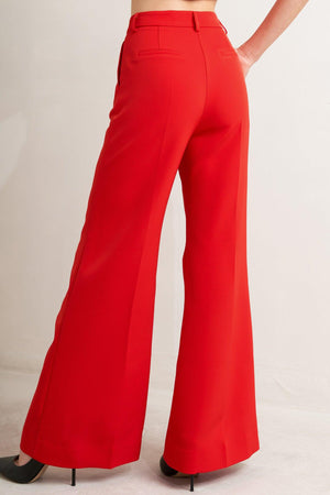 A solid woven pant with front closure and side pockets. Matching top FT1762-B

Details:

Self: 95% Polyester 5% Spandex

Lining: 100% Polyester

Size & Fit

-Model is 5`8" And Wearing Size Small
-Measurements Taken From Size Small
-Approx. Length: 43"