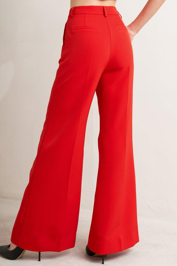 A solid woven pant with front closure and side pockets. Matching top FT1762-B

Details:

Self: 95% Polyester 5% Spandex

Lining: 100% Polyester

Size & Fit

-Model is 5`8" And Wearing Size Small
-Measurements Taken From Size Small
-Approx. Length: 43"