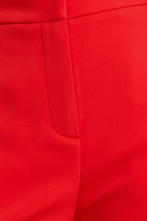 A solid woven pant with front closure and side pockets. Matching top FT1762-B

Details:

Self: 95% Polyester 5% Spandex

Lining: 100% Polyester

Size & Fit

-Model is 5`8" And Wearing Size Small
-Measurements Taken From Size Small
-Approx. Length: 43"