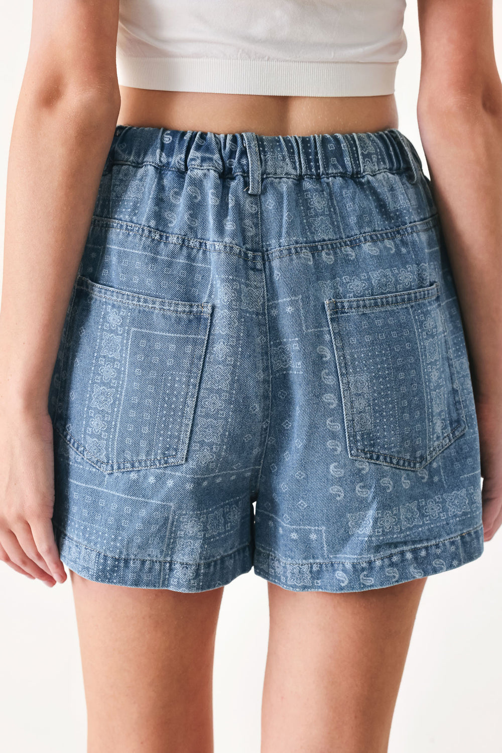 Woman wearing blue bandana-patterned shorts with elastic waist, tie and side pockets | FREEMARKET | Flying Tomato