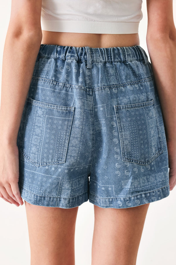 Woman wearing blue bandana-patterned shorts with elastic waist, tie and side pockets | FREEMARKET | Flying Tomato