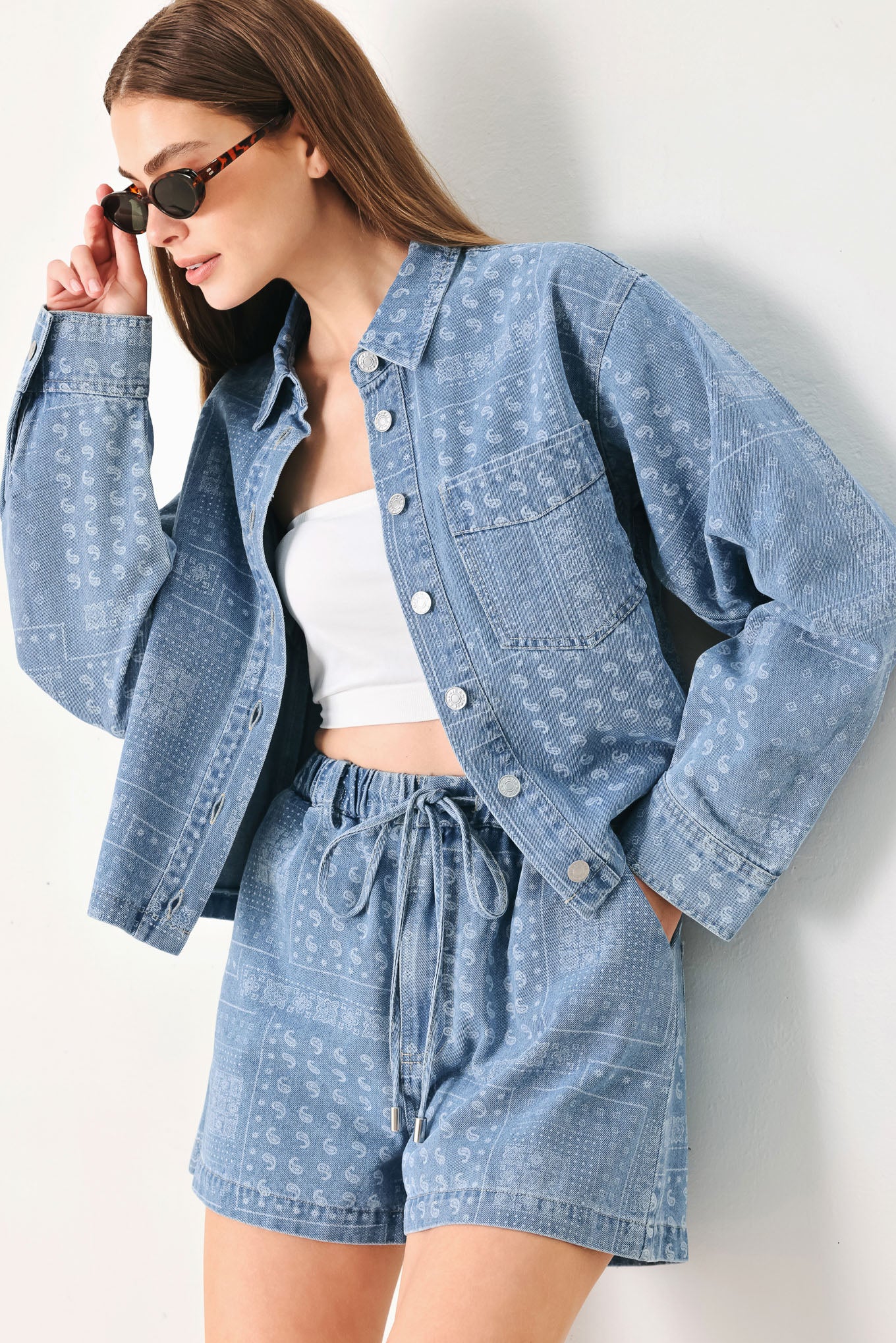 Woman wearing blue bandana-patterned shorts with elastic waist, tie and side pockets | FREEMARKET | Flying Tomato