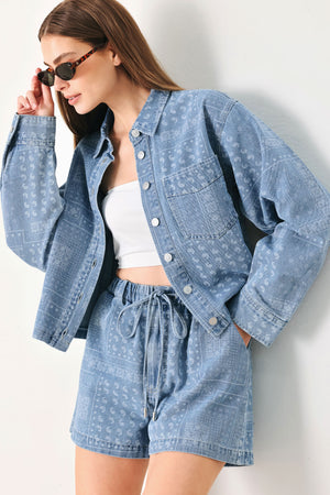 Woman wearing blue bandana-patterned shorts with elastic waist, tie and side pockets | FREEMARKET | Flying Tomato