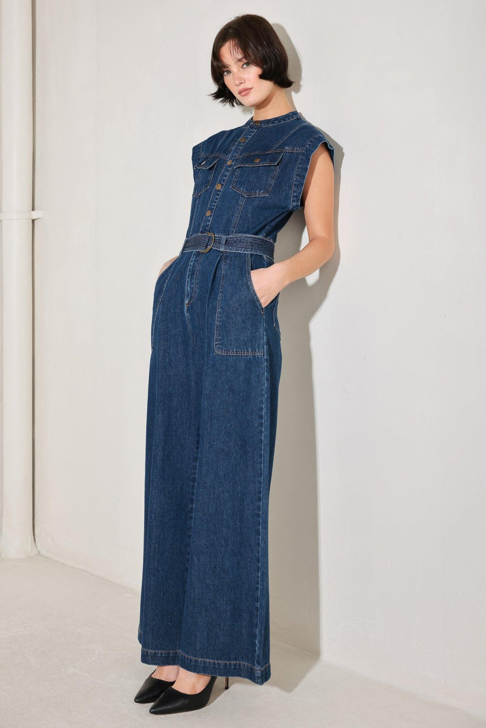 
A washed denim jumpsuit featuring front closure, short sleeve, pockets, stitched belt and wide leg

Details:

Self : 90% Cotton 10% Polyester

Size &amp; Fit

- Model is 5`8" And Wearing Size Small
- Measurements Taken From Size Small
- Approx. Length: 59"