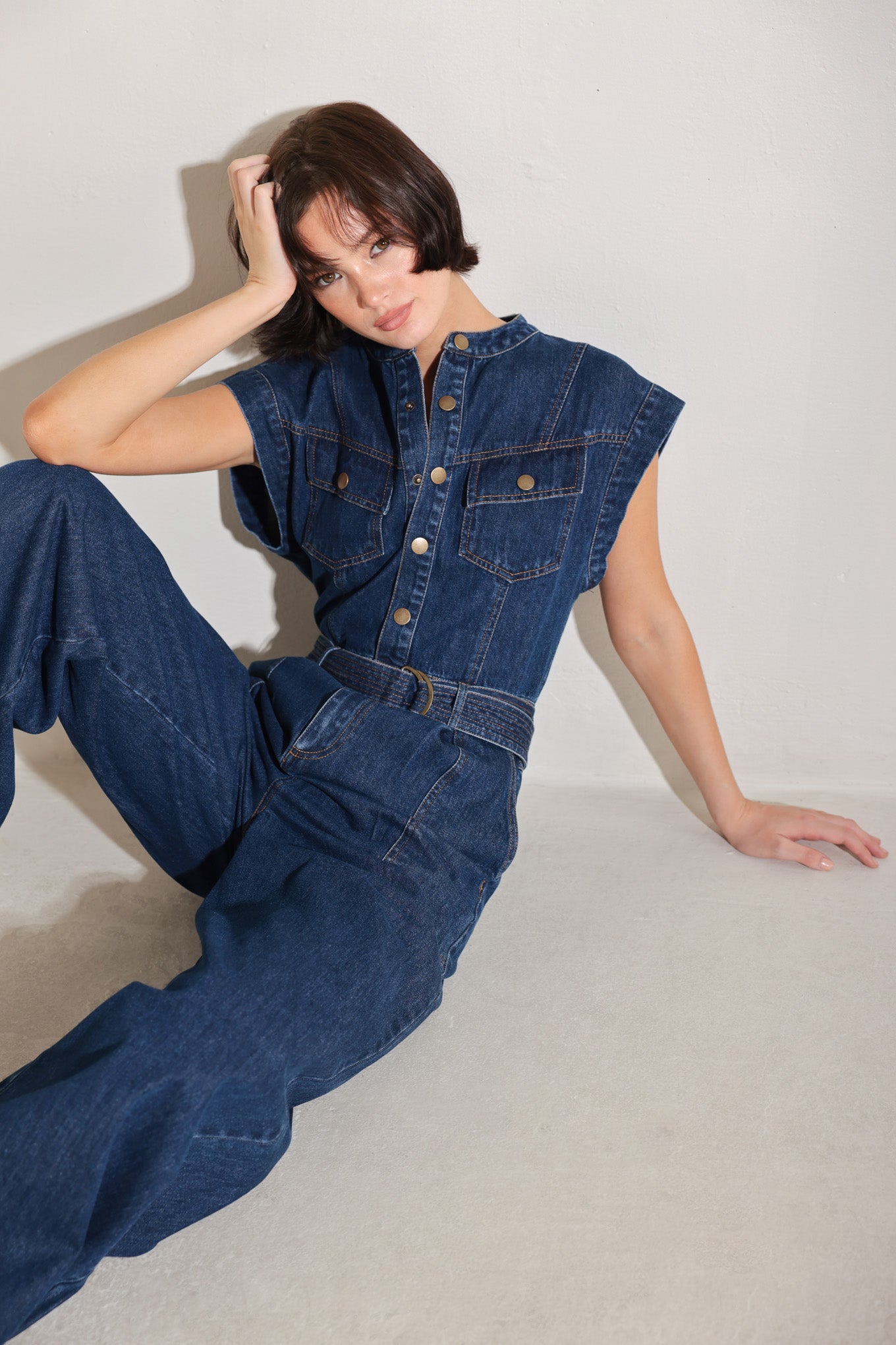
A washed denim jumpsuit featuring front closure, short sleeve, pockets, stitched belt and wide leg

Details:

Self : 90% Cotton 10% Polyester

Size &amp; Fit

- Model is 5`8" And Wearing Size Small
- Measurements Taken From Size Small
- Approx. Length: 59"