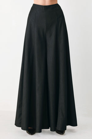 A model wearing high-waisted, wide-leg black trousers | FREEMARKET