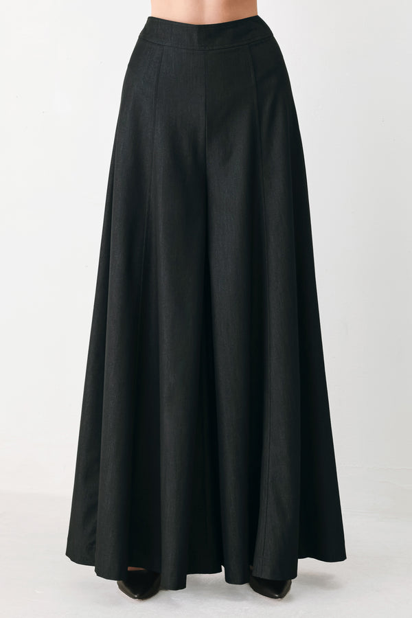 A model wearing high-waisted, wide-leg black trousers | FREEMARKET