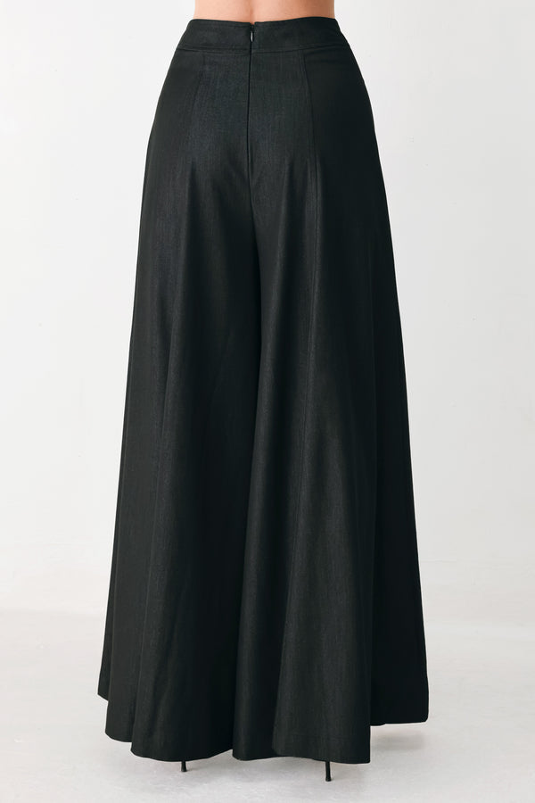 A model wearing high-waisted, wide-leg black trousers | FREEMARKET
