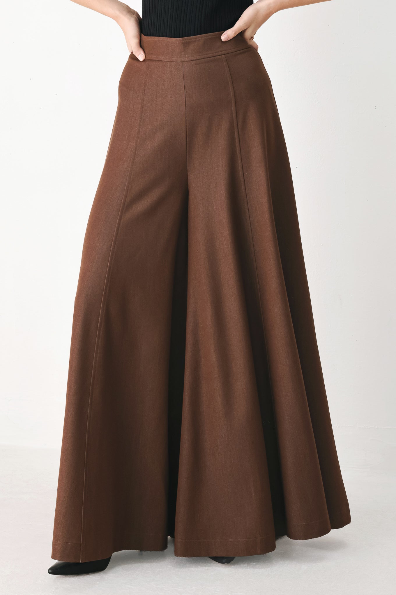 A model wearing high-waisted, wide-leg brown trousers | FREEMARKET