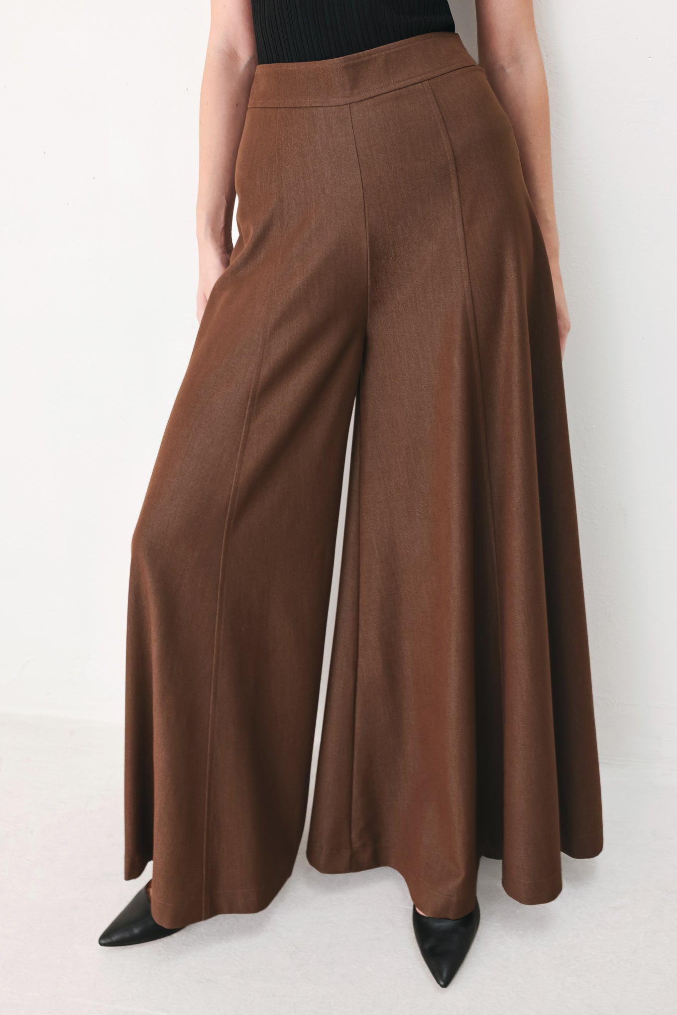 A model wearing high-waisted, wide-leg brown trousers | FREEMARKET