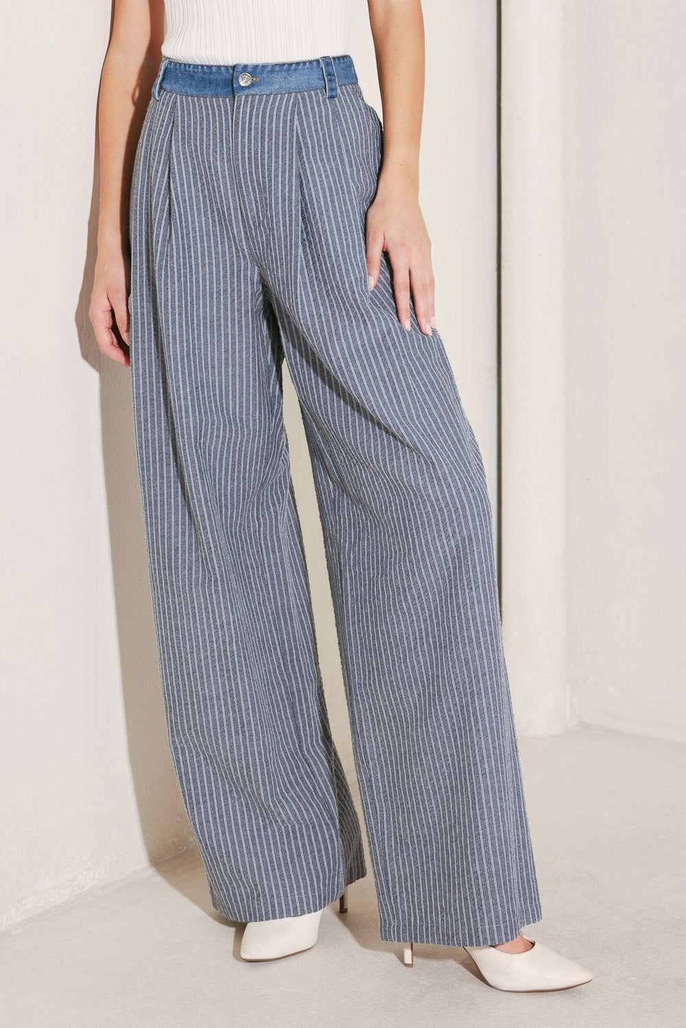 MARINA PINSTRIPE WOVEN SEERSUCKER PANTS.