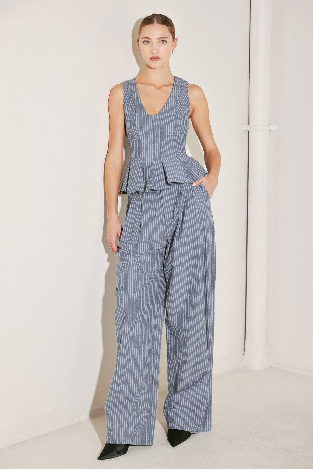 MARINA PINSTRIPE WOVEN SEERSUCKER PANTS.