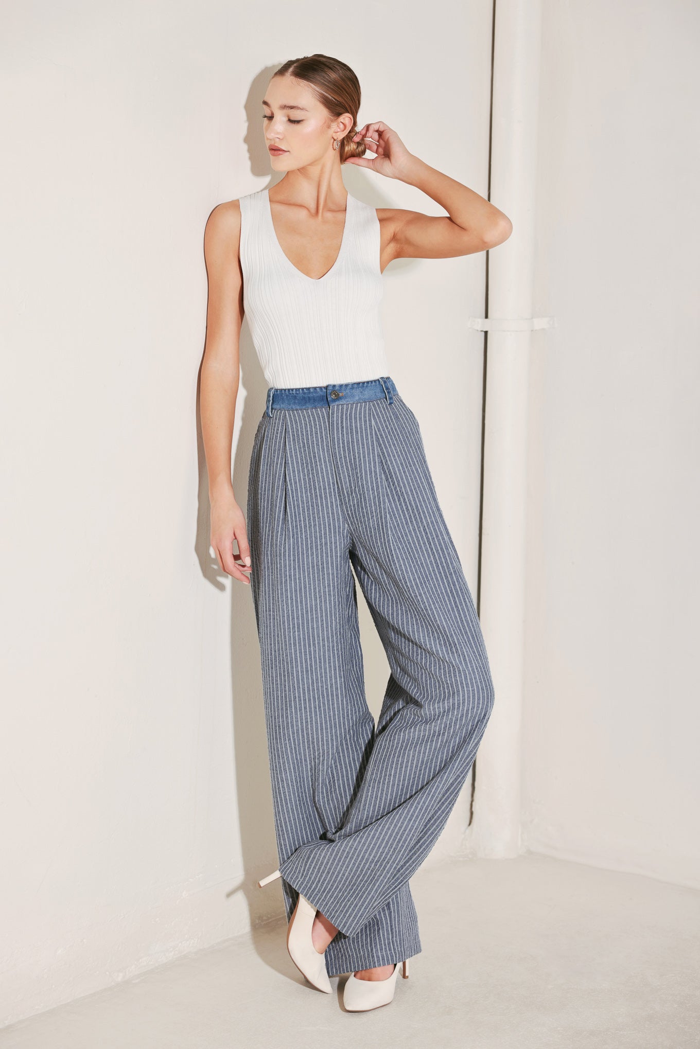 
A striped woven seersucker pant featuring denim waist band, front closure, side pockets and wide leg

Details:

Self : 51% Polyester 49% Cotton
Contrast : 90% Cotton 10% Polyester

Size &amp; Fit

- Model is 5`8" And Wearing Size Small
- Measurements Taken From Size Small
- Approx. Length: 44"