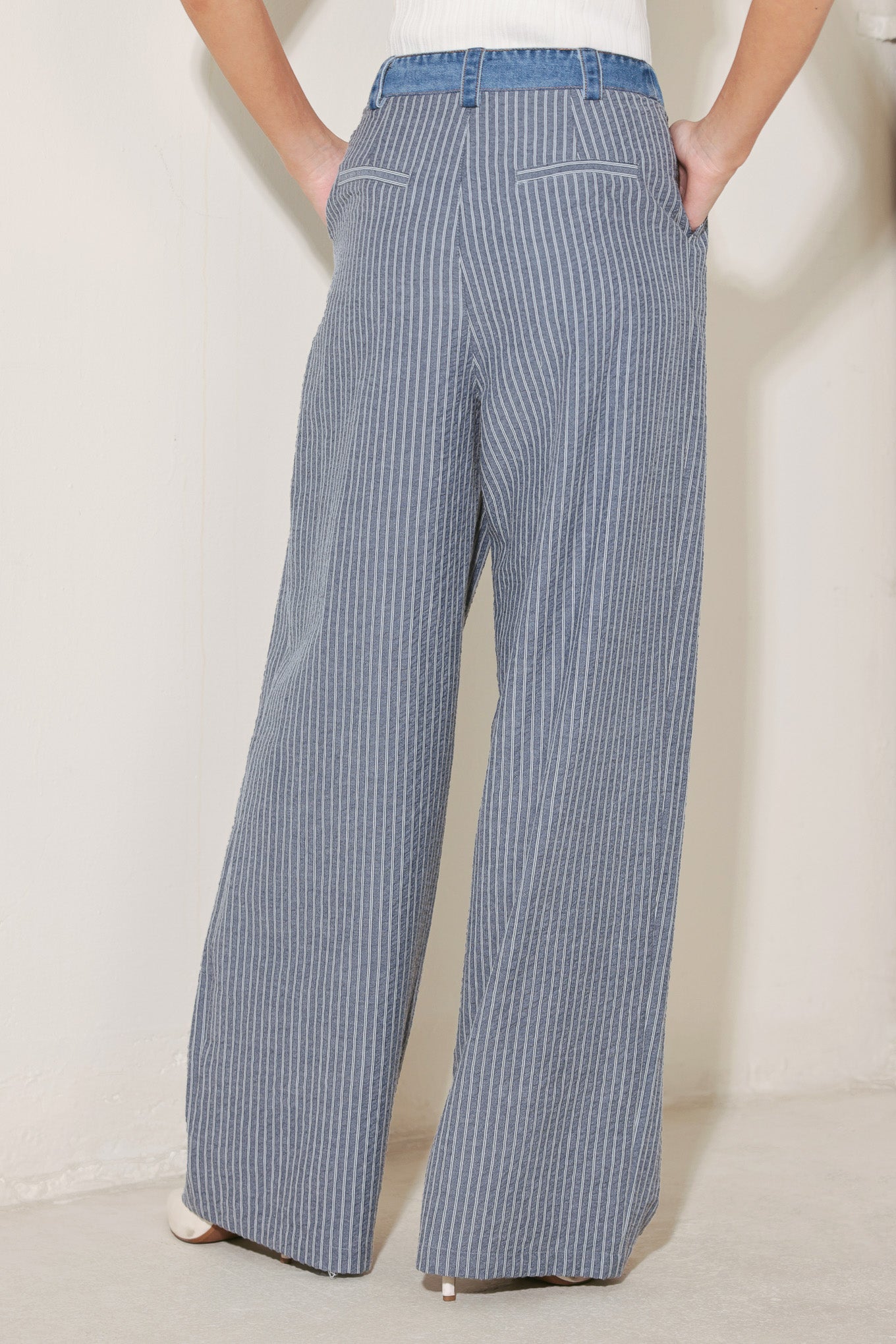 
A striped woven seersucker pant featuring denim waist band, front closure, side pockets and wide leg

Details:

Self : 51% Polyester 49% Cotton
Contrast : 90% Cotton 10% Polyester

Size &amp; Fit

- Model is 5`8" And Wearing Size Small
- Measurements Taken From Size Small
- Approx. Length: 44"