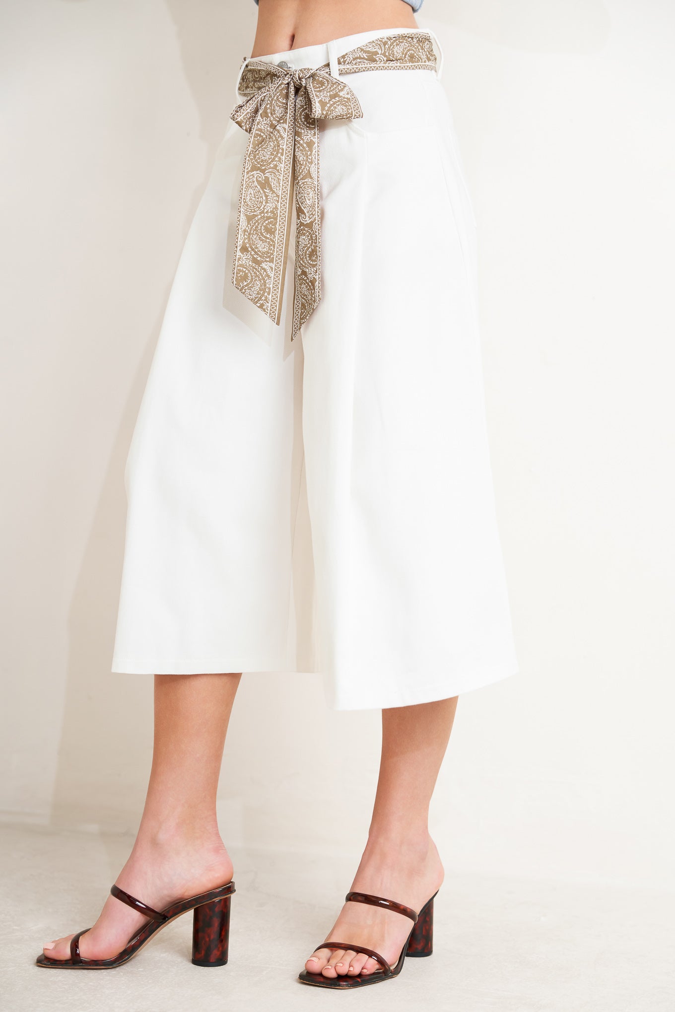 [PREORDER] MARBELLA MOMENT WOVEN CULOTTE PANTS - Flying Tomato - SHORTS - Freemarket