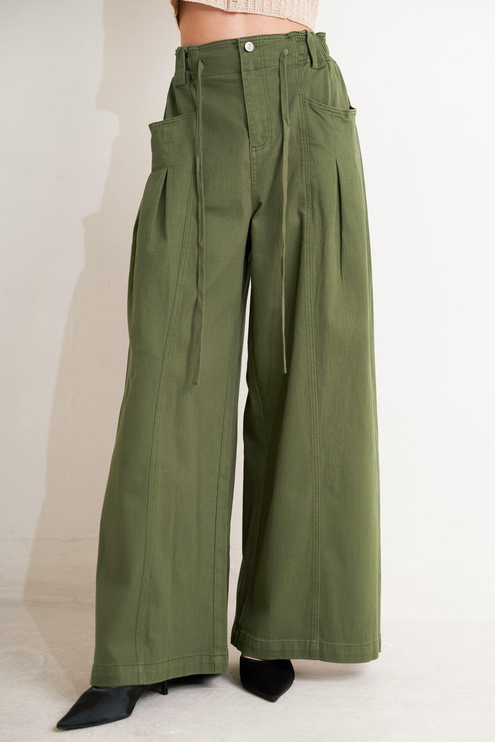 
A solid woven pant featuring front closure, elastic waist with tie, pockets and wide leg. Matching vest FJ1373

Details:

Self : 97% Cotton 3% Spandex

Size &amp; Fit

- Model is 5`8" And Wearing Size Small
- Measurements Taken From Size Small
- Approx. Length: 42"