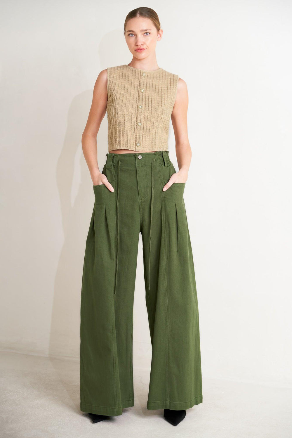 
A solid woven pant featuring front closure, elastic waist with tie, pockets and wide leg. Matching vest FJ1373

Details:

Self : 97% Cotton 3% Spandex

Size &amp; Fit

- Model is 5`8" And Wearing Size Small
- Measurements Taken From Size Small
- Approx. Length: 42"