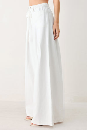 Woman wearing white wide-leg pants | FREEMARKET