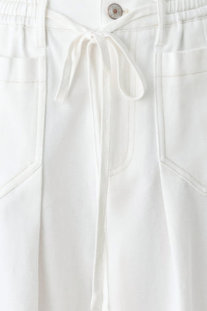 Woman wearing white wide-leg pants | FREEMARKET