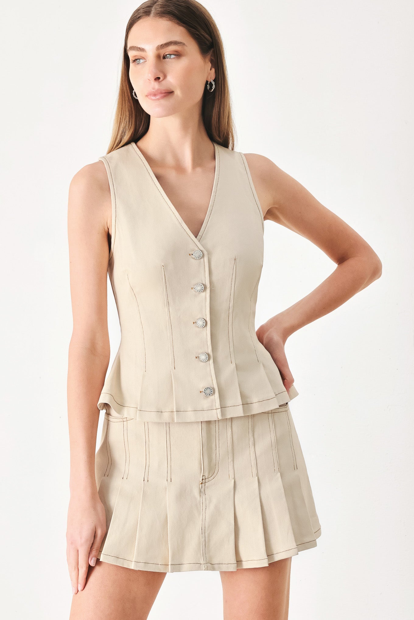 SOFT POWER WOVEN SKORT.